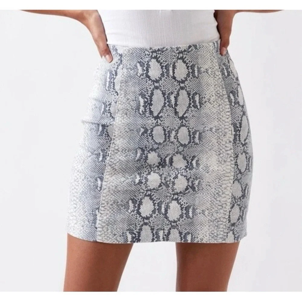 FREE PEOPLE Mod Femme Snakeskin Pattern Mini Skirt—SZ. 0